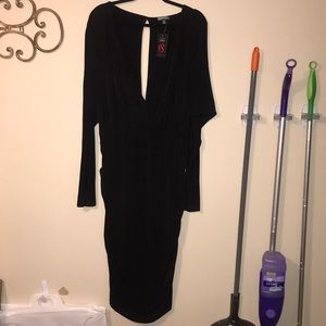 Size 3x Long sleeved black dress with ruched sides